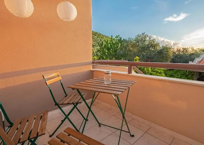 Omalia * Πρίνος